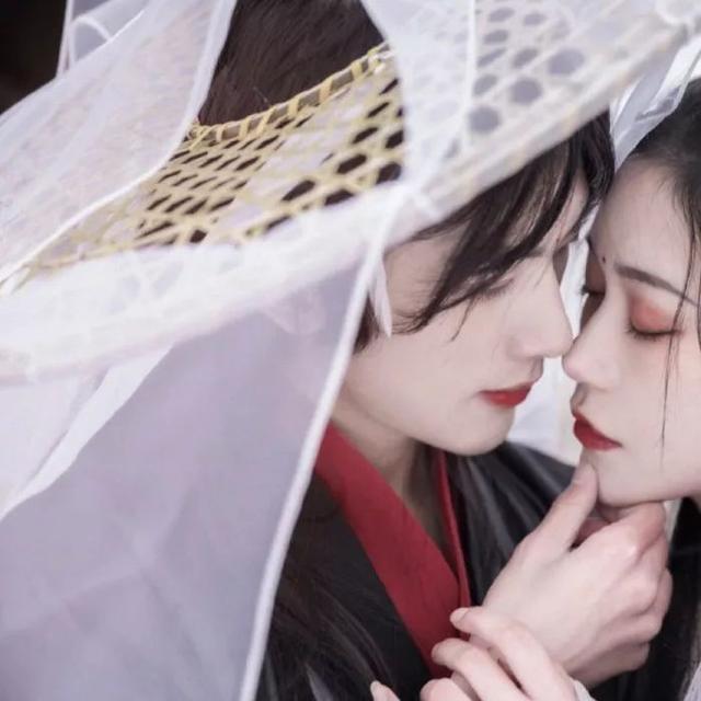 四字押韵唯美古风网名，4个字的古风情侣网名一对    来我长街i|做我归人i微信昵称（我与春风皆过客）