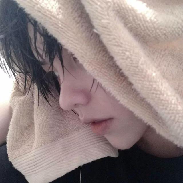 airpods电量怎么看，ins成熟帅气真人魅力男生头像 远渡人间惊鸿宴微信（分享：帅气超A·男生头像）