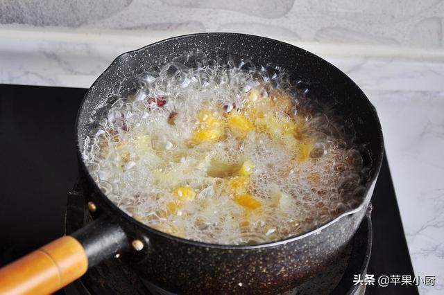 银耳煮多长时间能熟，凉拌银耳煮几分钟能熟（我煮出拉丝软糯的银耳汤只需十五分钟）