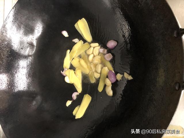 葱叶怎么做好吃 葱叶做好吃的方法，葱叶怎么做好吃（食材与步骤相当简单跟葱叶搭配之后）