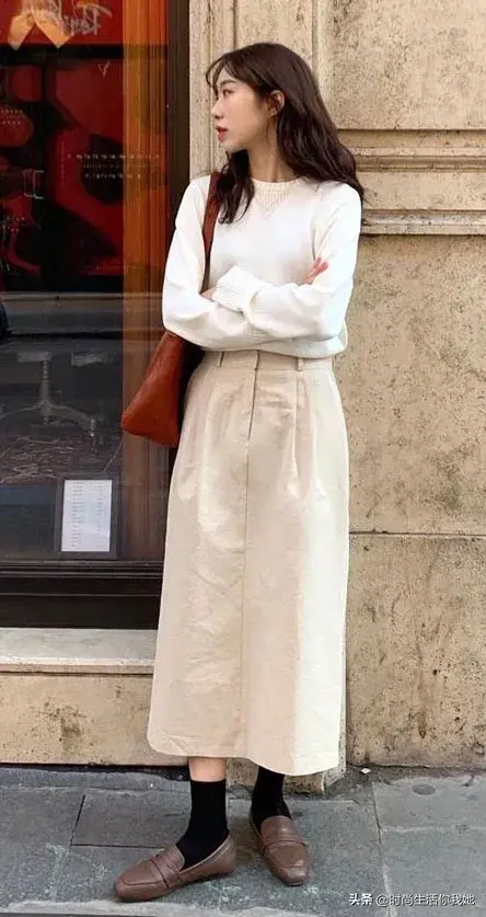 麻豆网官网萧萧麻豆网，2020春季最时尚穿搭“平底+裙”