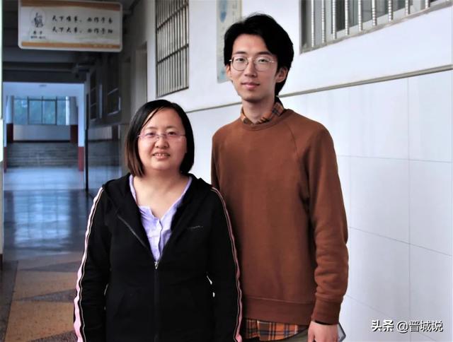 总裁的替身前妻冠华居燕子717微博，燕子712原创歌曲（晋城一中学子接力传承继续一中执教）