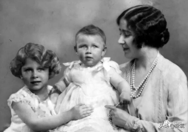 迪士尼在逃公主是什么意思，什么叫迪士尼在逃公主（被娱乐圈女明星玩了一年的在逃公主梗）