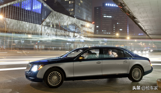 奔驰s与迈巴赫s有什么区别，奔驰迈巴赫和s的区别（两年贬值60万的迈巴赫S400）