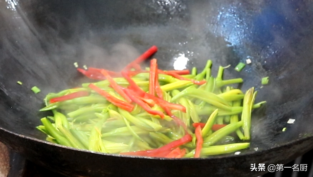 新鲜的黄花菜怎么处理才能吃，新鲜黄花菜怎么处理才能吃（难怪饭店的清炒黄花菜好吃）