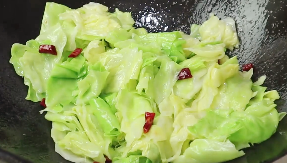 图片[4]-【炒包菜】做法步骤图 包菜鲜嫩爽脆 比肉还香-起舞食谱网