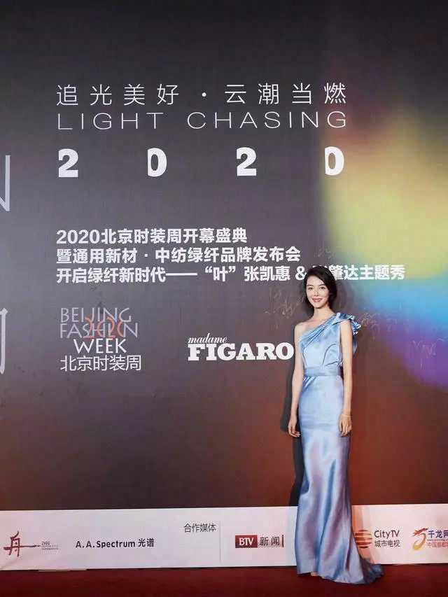 车晓个人简介，车晓个人简介身高体重（穿驼色外套配九分阔腿裤）