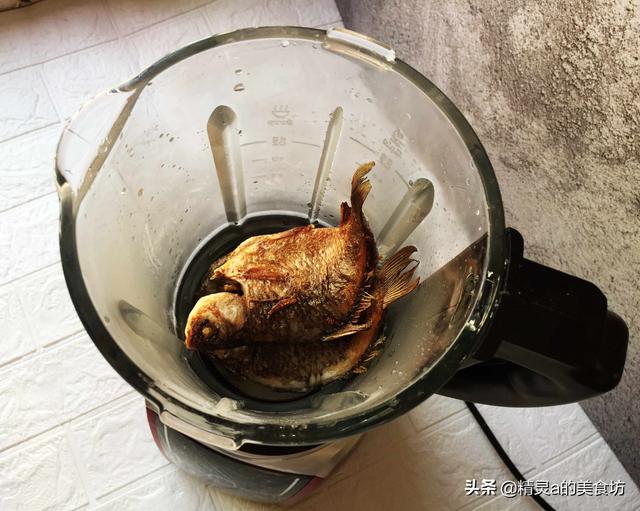 男人喝鲫鱼汤的好处，男人吃鲫鱼有什么好处和功效（补钙补身营养高）