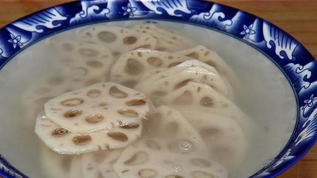 炒藕片怎么炒好吃，炝藕片的做法（很多人第一步就错了）