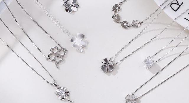 四叶草的寓意和象征，四叶草的含义大全（四叶草有什么寓意、项链搭衣服小技巧）