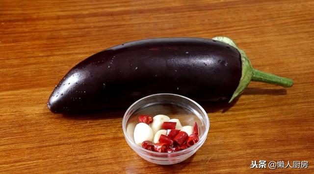 油焖茄子怎么做，油焖茄子怎么做简单又好吃（这是油焖茄子最简单的做法）