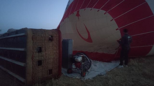 热气球下面的篮子叫什么，上面一个气球下面一个篮子（在热气球盛开的卡帕多奇亚）