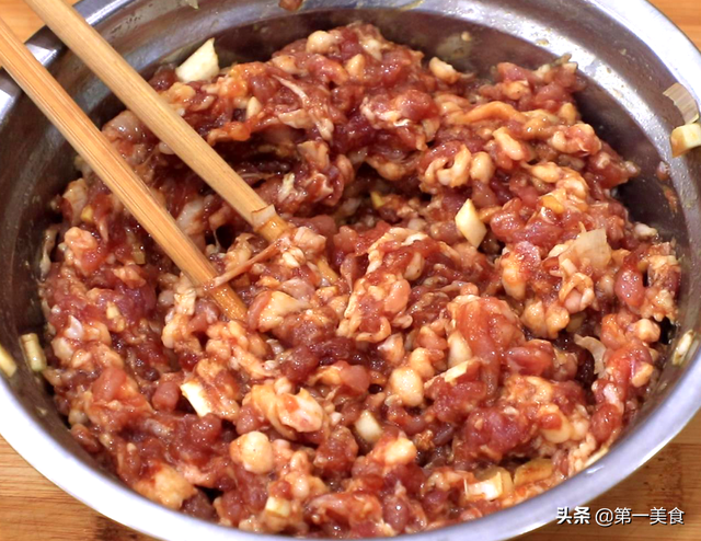 如何做汉堡，如何做汉堡面包（巧手“改造馒头”2块钱自制家庭版汉堡）