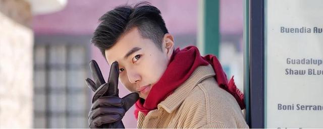 职业丝巾的系法，围巾打法视频教程（男士围巾怎么系才好看）