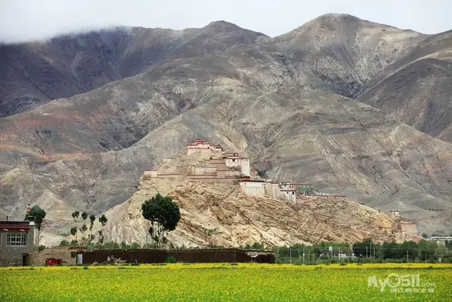 我的家乡在日喀则是什么歌，我的家乡在日喀则是什么歌歌词是什么意思（行走在通天的路上<中>）