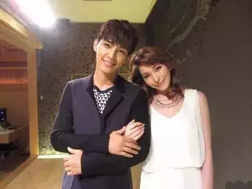 二次元女生正能量不良头像，二次元不良病娇图——【鬼鬼】♡微信（劈腿3男、亲密照和私密对话曝光）