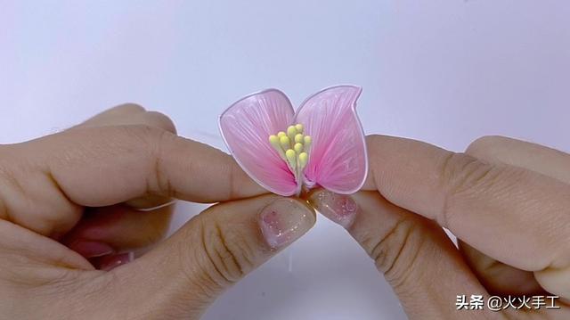十种最简单的餐巾纸折花，餐巾的折花大全（原来垃圾袋还可以蜕变成春天的桃花）