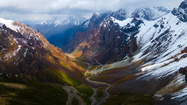 独库公路是从哪儿到哪儿，独库公路是从哪儿到哪儿途经哪里（新疆独库、伊昭公路对车型的要求）