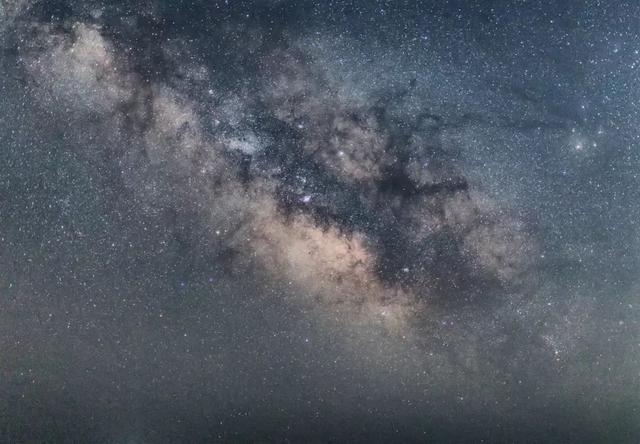 四姑娘山在哪里，四姑娘山在哪里住宿（四川又一处顶级观景平台）