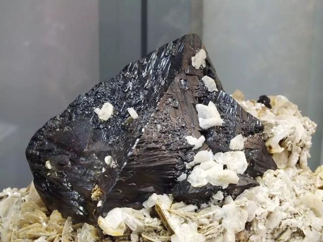 正向抽空四角锥网架，四方锥的杂化类型（假期出游如何鉴定矿物）