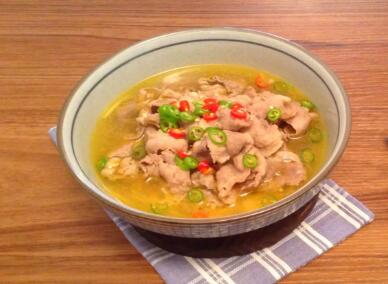 【酸汤肥牛】做法步骤图 越吃越热和 吃一份相当于12份云吞鱼-起舞食谱网