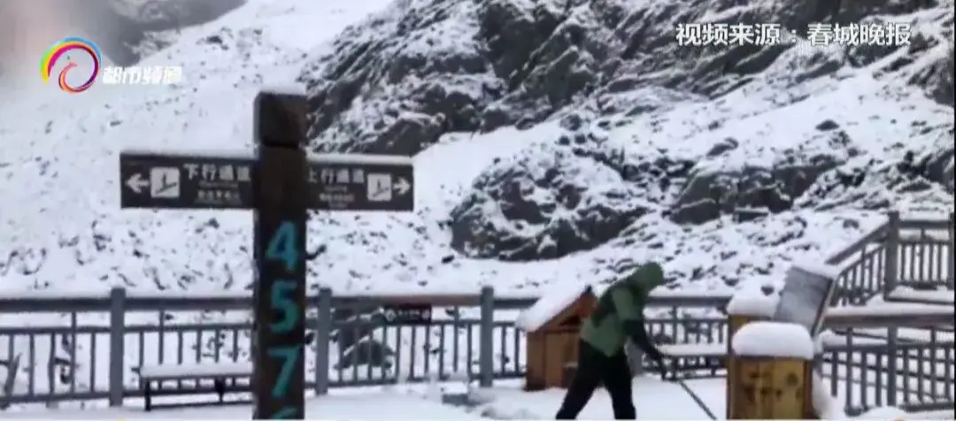 玉龙雪山8月份有雪吗？8月云南这两地任性飘雪！