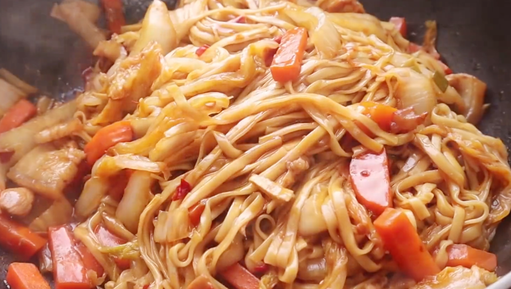 圖片[6]-【白菜豬肉燜面】做法步驟圖 家人隔天就想吃 家里面條都不夠-起舞食譜網(wǎng)