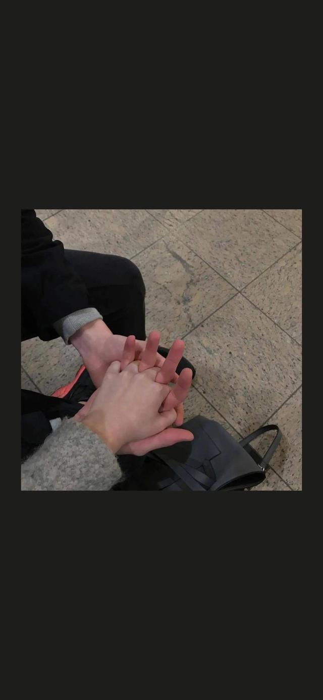 手牵手一步两步，情头：手牵手 一步两步到最后.微信（最美牵手头像系列，陪伴你一生）