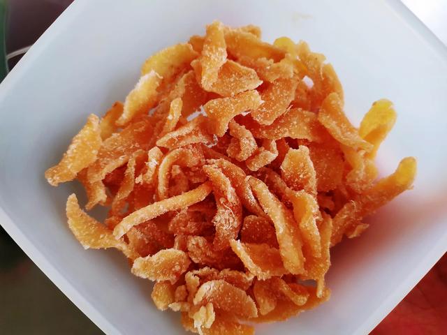 姜汁红糖水的做法，姜汁红糖水如何做（自己做的姜片糖）