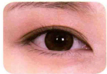 下眼线怎么画，下眼线怎么画显眼睛大（使用蓝色画下眼线）