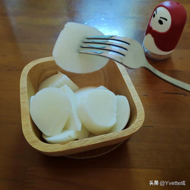 焦炒地瓜条怎么做，炒地瓜块的做法（厨房日记：爆炒地瓜）