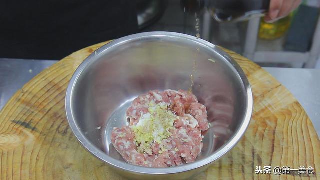 藕饼夹肉的做法，厨师长分享一个诀窍