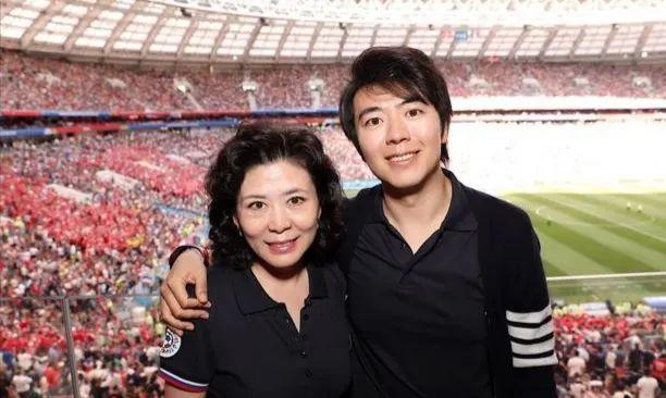 郎朗母亲简历资料，郎朗媳妇个人资料简介（寸步不离陪儿子十多年）