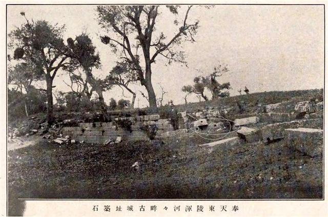 伪满洲国时期的满族，穿锦缎长袍的是八旗子弟