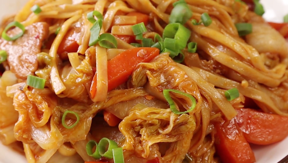 圖片[7]-【白菜豬肉燜面】做法步驟圖 家人隔天就想吃 家里面條都不夠-起舞食譜網(wǎng)