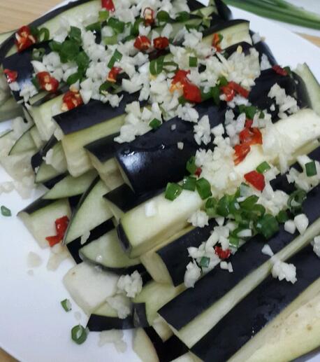 图片[3]-【蒜香蒸茄子】做法步骤图 还是后面放？许多人不明白 难怪不-起舞食谱网