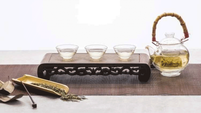 绿茶对胃有影响吗，喝绿茶对胃有伤害吗（绿茶健康问题众说纷纭）