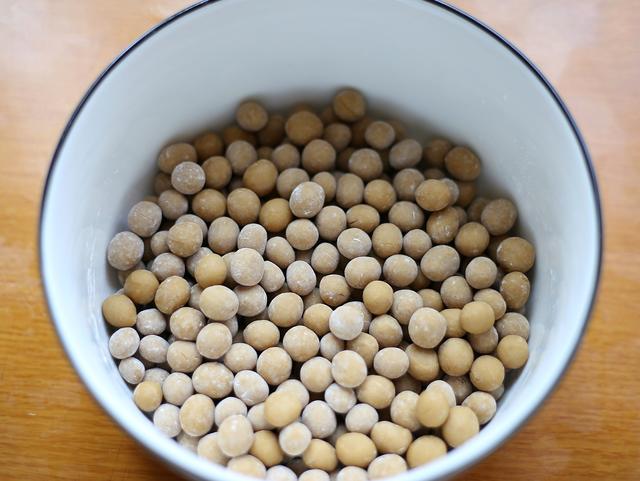 珍珠煮多久才彻底熟透，如何煮珍珠奶茶的珍珠（做法竟如此简单）