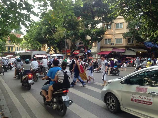 去越南旅游准备转换插头,开往东盟的国际列车——越南三日行 去越南旅游准备转换插头,开往东盟的国际列车——越南三日行