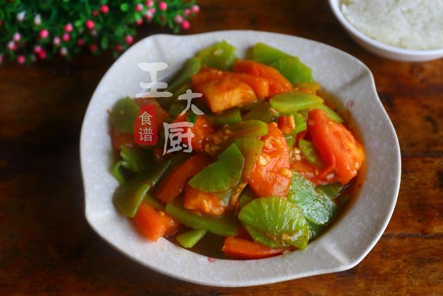 莴笋炒西红柿鸡蛋的家常做法，莴笋番茄炒蛋（适合春季吃的营养餐——番茄炒莴笋）