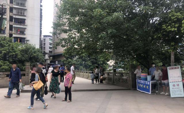 北京社保个人查询官网，北京社保个人查询官网图片（小区门口扫码领礼品）