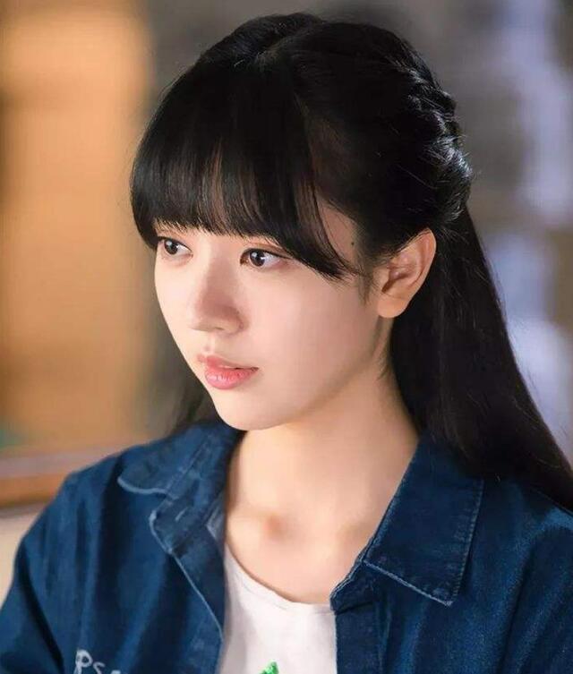 旋风少女戚百草努力的样子，毫不起眼的小配角却红到发紫.还记得她们吗