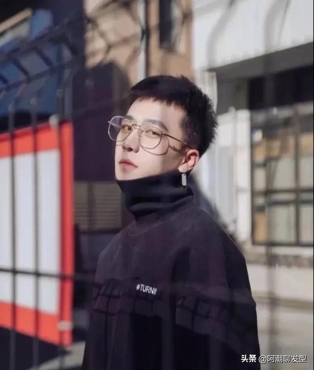 男生碎盖头发型，碎盖头发型要烫头发吗（年底超火的3款男生发型参考）