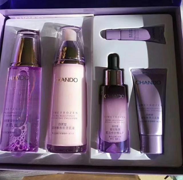 自然堂凝时系列适合什么年纪使用，自然堂适合年龄（适合20到35岁女人用的国货水乳）