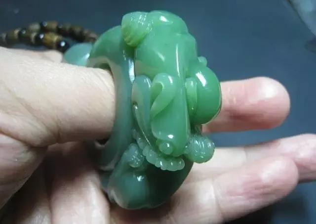 如何养玉才有灵性，会让你的玉变得更加圆润有光泽