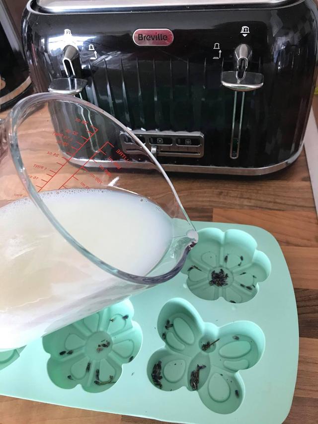 肥皂是什么做的，天然肥皂是怎么做的（家人用后皮肤非常光润）