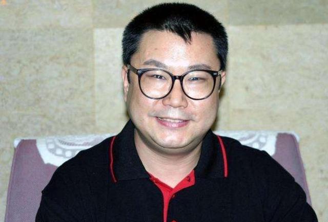 出狱的尹相杰怎么样了，51岁尹相杰复出登台献唱