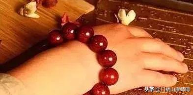 男士带手串十大禁忌，男戴银手链有什么讲究（这才是文玩手串的正确打开广式）