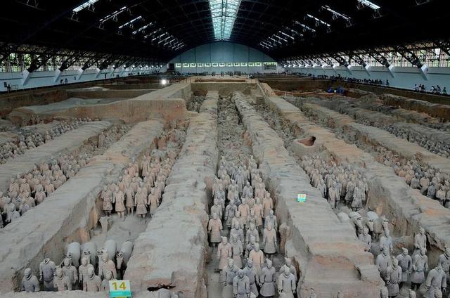 兵马俑的来历，举世闻名的兵马俑是如何由来（兵马俑的来历故事资料）