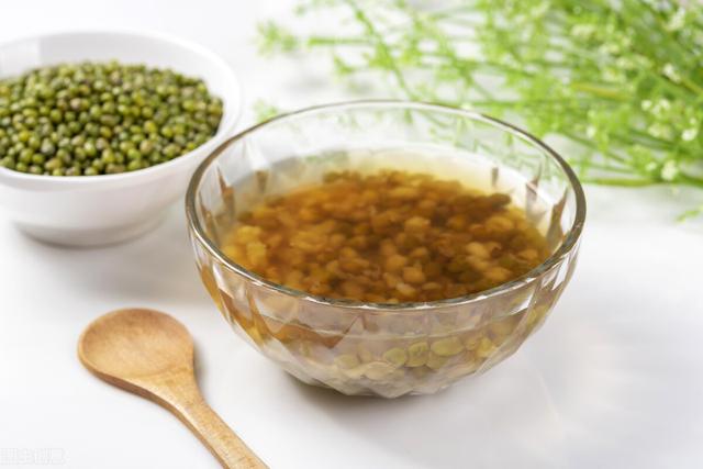 绿豆汤用高压锅压多久，绿豆用高压锅压多久能熟（绿豆汤怎么防止溢出）